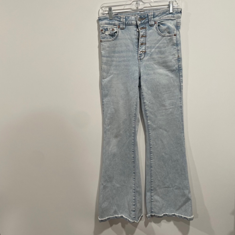 American Eagle Super Hi-Rise Flare Jeans Light Wash‎ Button Fly 8 S Distressed